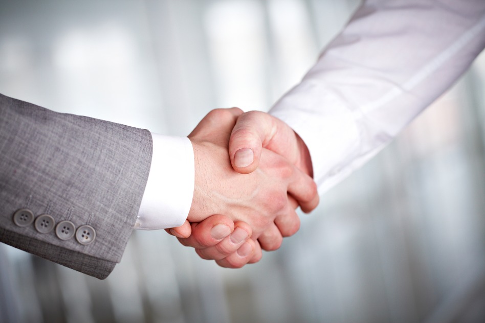 hand shake between private label producer and customer - costemic private label